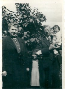 15 Moïse & Clara Menache avec Clairette & Maurice 1942