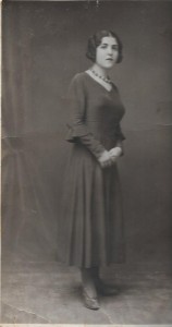 3 Rebecca Alazraki 1925 à Smyrne