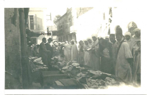 4 Etalage de marché en Algérie, 1935, Nissim Romi tête nue