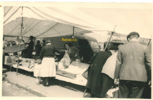 Déballage à Montreuil Rebecca Romi années 1950